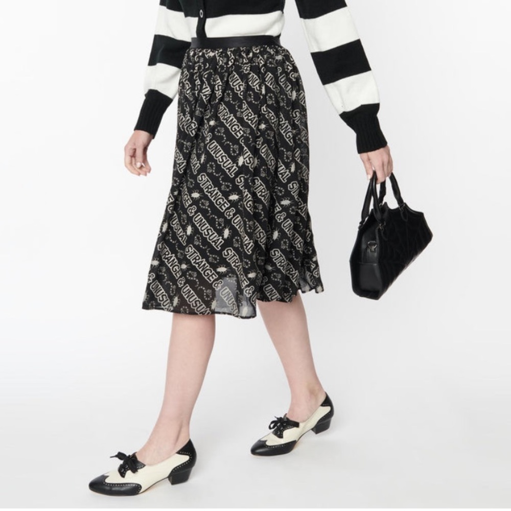 Have here a Unique Vintage BEETLEJUICE Strange & Unusual Black & White Skirt New - Picture 1 of 5